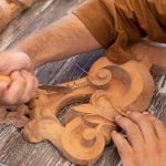 Esperienza artigianale: La guida pratica alla fresatura a mano per progetti personalizzati