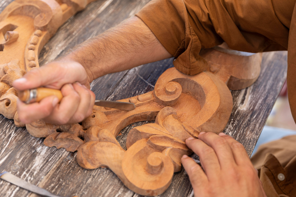 Esperienza artigianale: La guida pratica alla fresatura a mano per progetti personalizzati